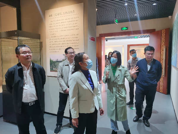展廳參觀 (2).jpg