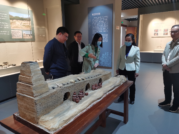 展廳參觀 (1).jpg