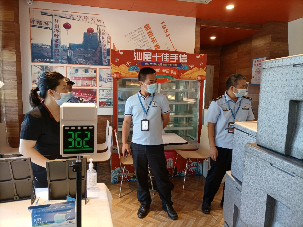 11月11日，市市場監(jiān)督管理局到餐飲單位開展疫情防控和食品安全檢查工作.jpg