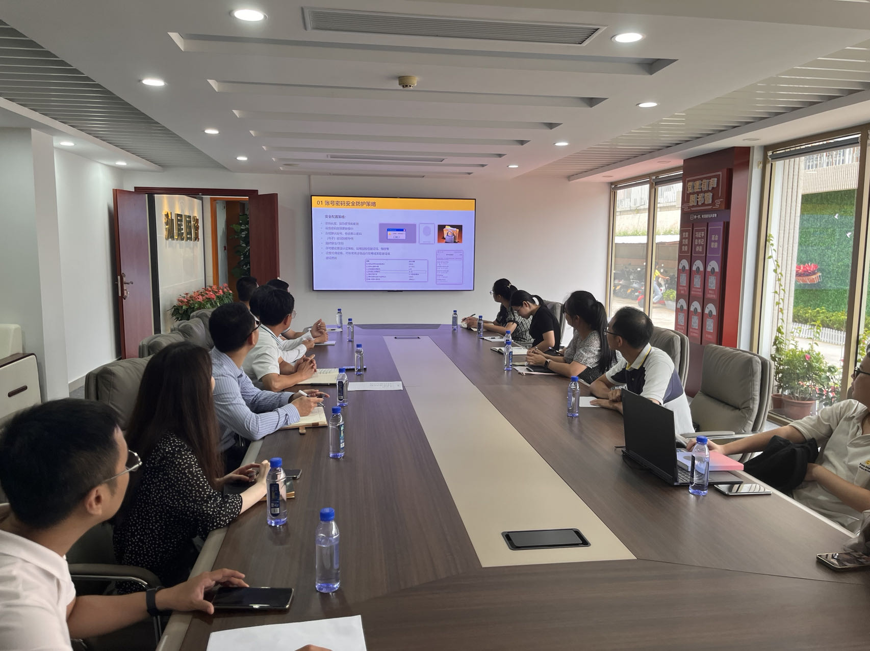 9月8日推進(jìn)“四數(shù)聯(lián)動(dòng)”示范工程工作暨數(shù)字政府網(wǎng)絡(luò)安全培訓(xùn)會(huì)議2.jpg