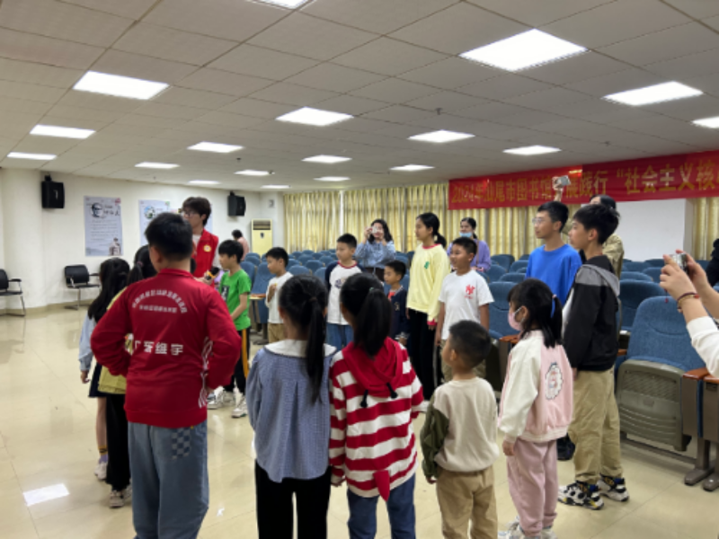 廣東省汕尾市圖書館3月24日在市圖書館三樓多功能廳開展“踐行社會主義核心價值觀 爭做汕尾好市民”主題教育活動3.jpg
