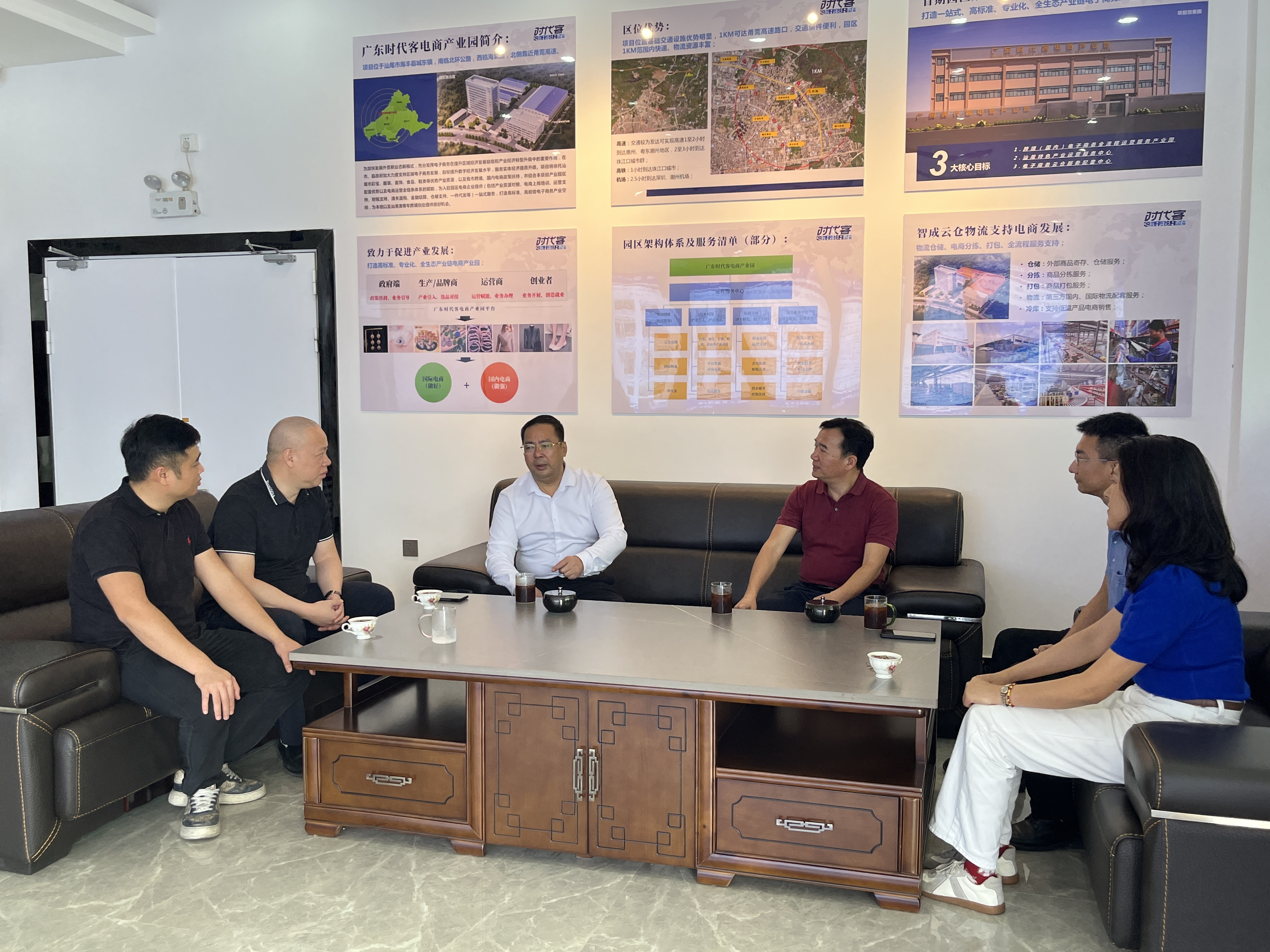 2024.5.20 賴建利帶隊(duì)到海豐縣電商產(chǎn)業(yè)園開展網(wǎng)絡(luò)交易工作專題調(diào)研 圖片2.jpg