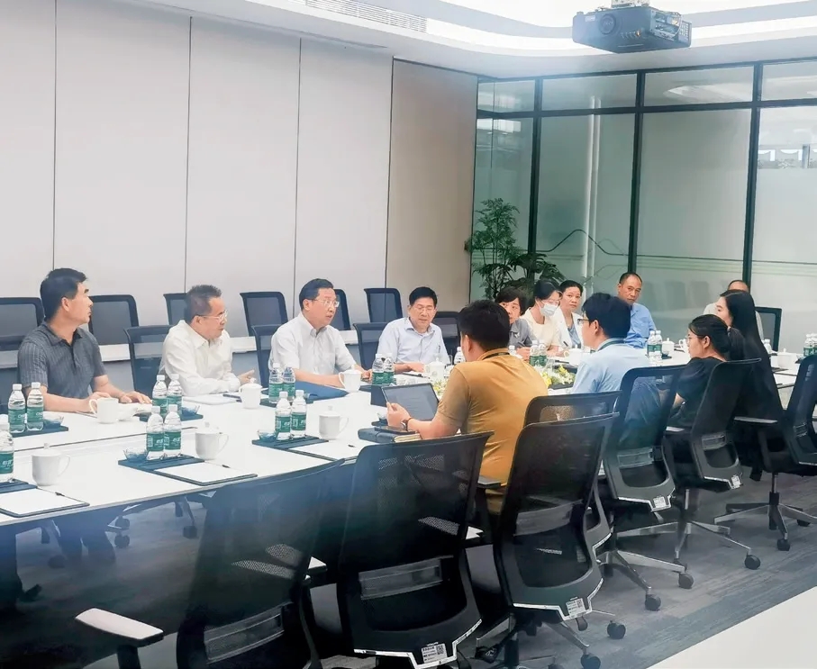 圖為審計(jì)人員赴東莞調(diào)研跨境電商相關(guān)政策落實(shí)情況