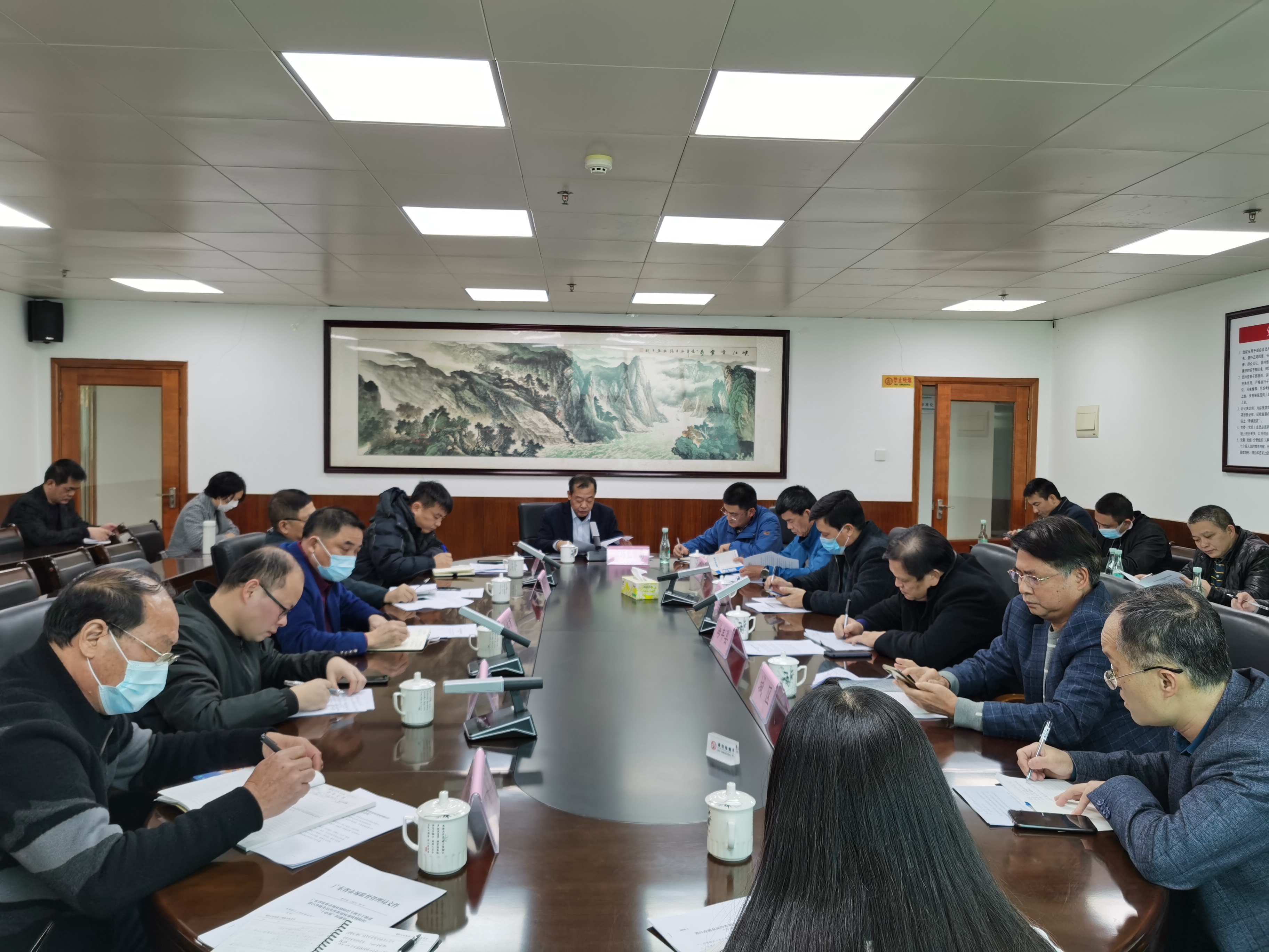 汕尾市農(nóng)貿(mào)專班召開全市農(nóng)貿(mào)市場(chǎng)疫情防控專班工作會(huì)議 (2).jpg