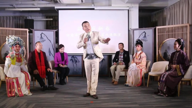 白字戲國(guó)家級(jí)代表性傳承人、國(guó)家二級(jí)演員吳佩錦表演白字戲《山伯訪友》選段。